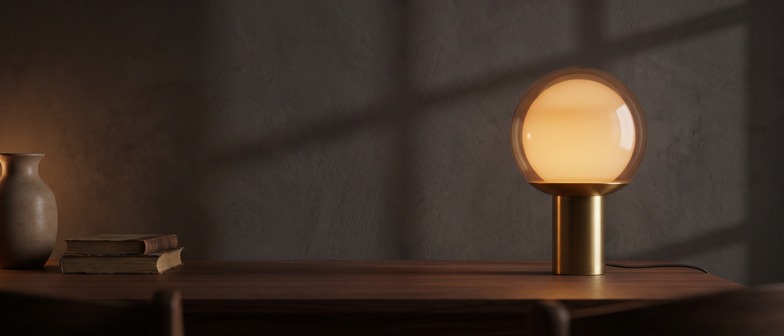 Lampe d'inspiration Bauhaus, dôme sphérique sur fût cylindrique