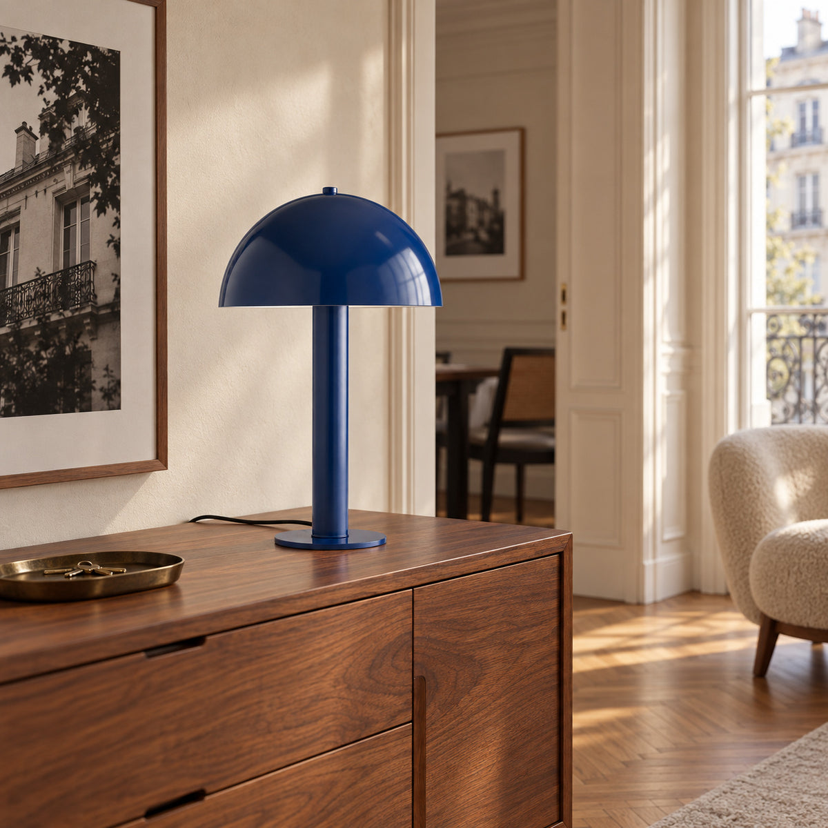 pacific-blue-3 — Lampe Lucca Pacific Blue sur un buffet en noyer