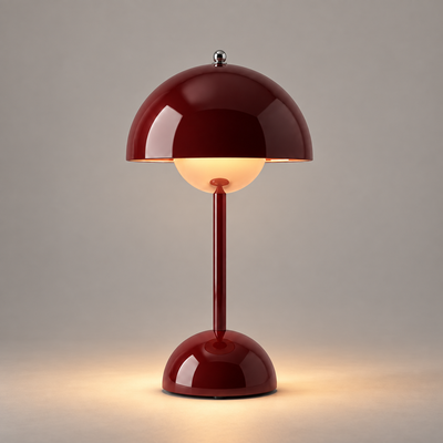 velvet-burgundy-1 — Lampe Aurora Velvet Burgundy allumée, photo studio sur fond gris