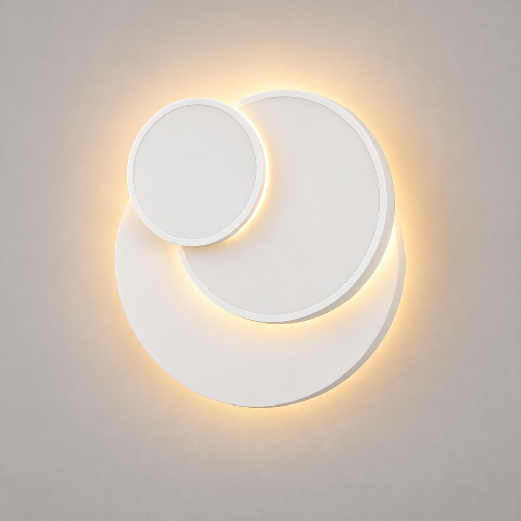 lunar-white-1 — Applique Mezzaluna Lunar White allumée, photo studio sur fond gris