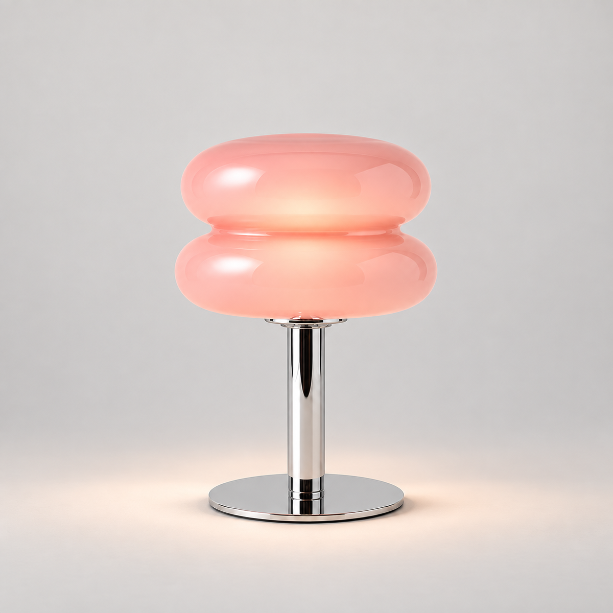 imperial-pink-1 — Lampe Opaline Imperial Pink allumée, photo studio sur fond gris