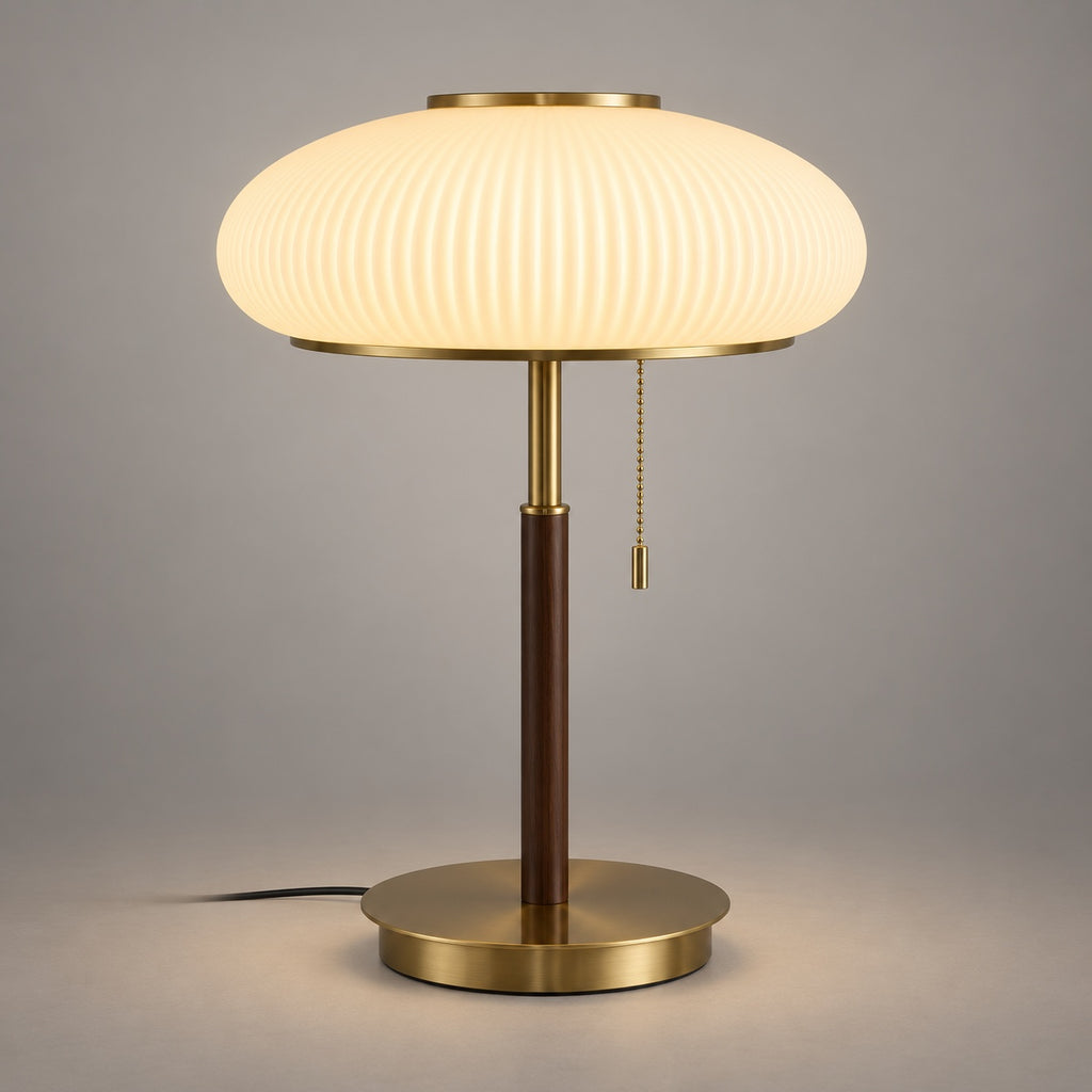 Lampe Oslo allumée, photo studio sur fond gris