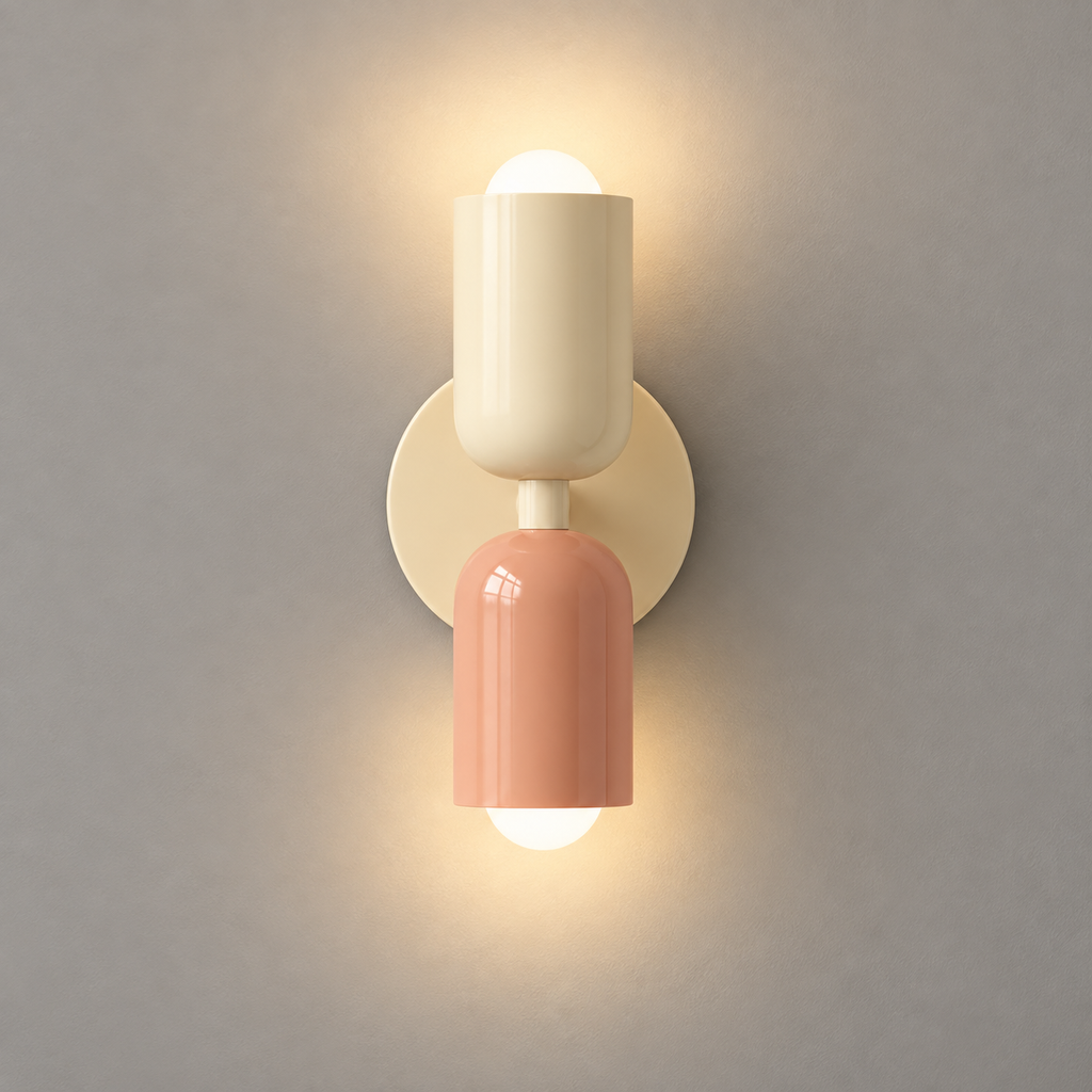 cream-apricot-1 — Applique Solstice Cream Apricot allumée, photo studio sur fond gris