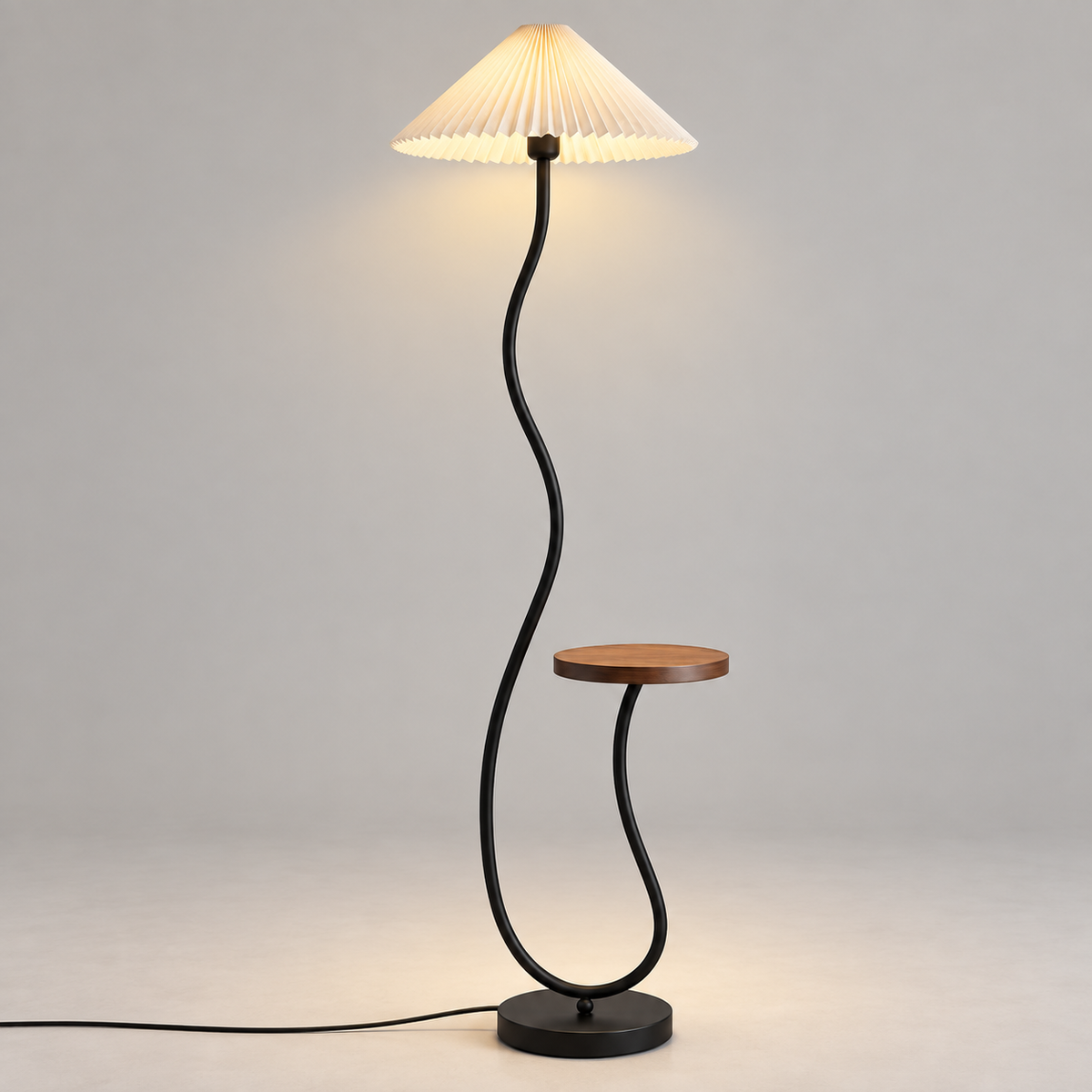 Lampadaire Tavolo allumé, photo studio sur fond gris