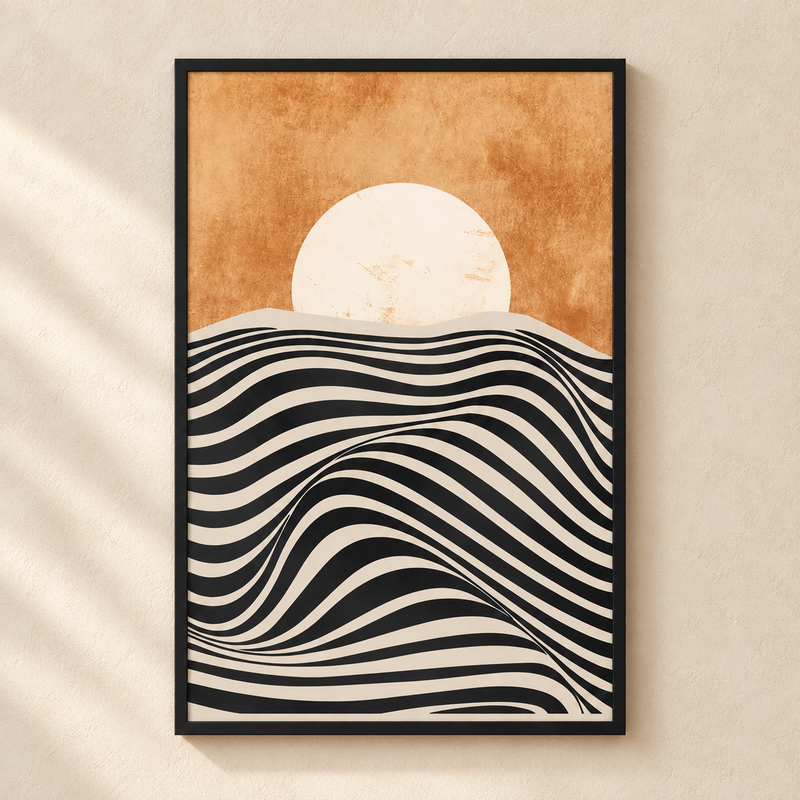 Affiche Tramonto encadrée en noir, soleil ocre et vagues graphiques en noir et beige