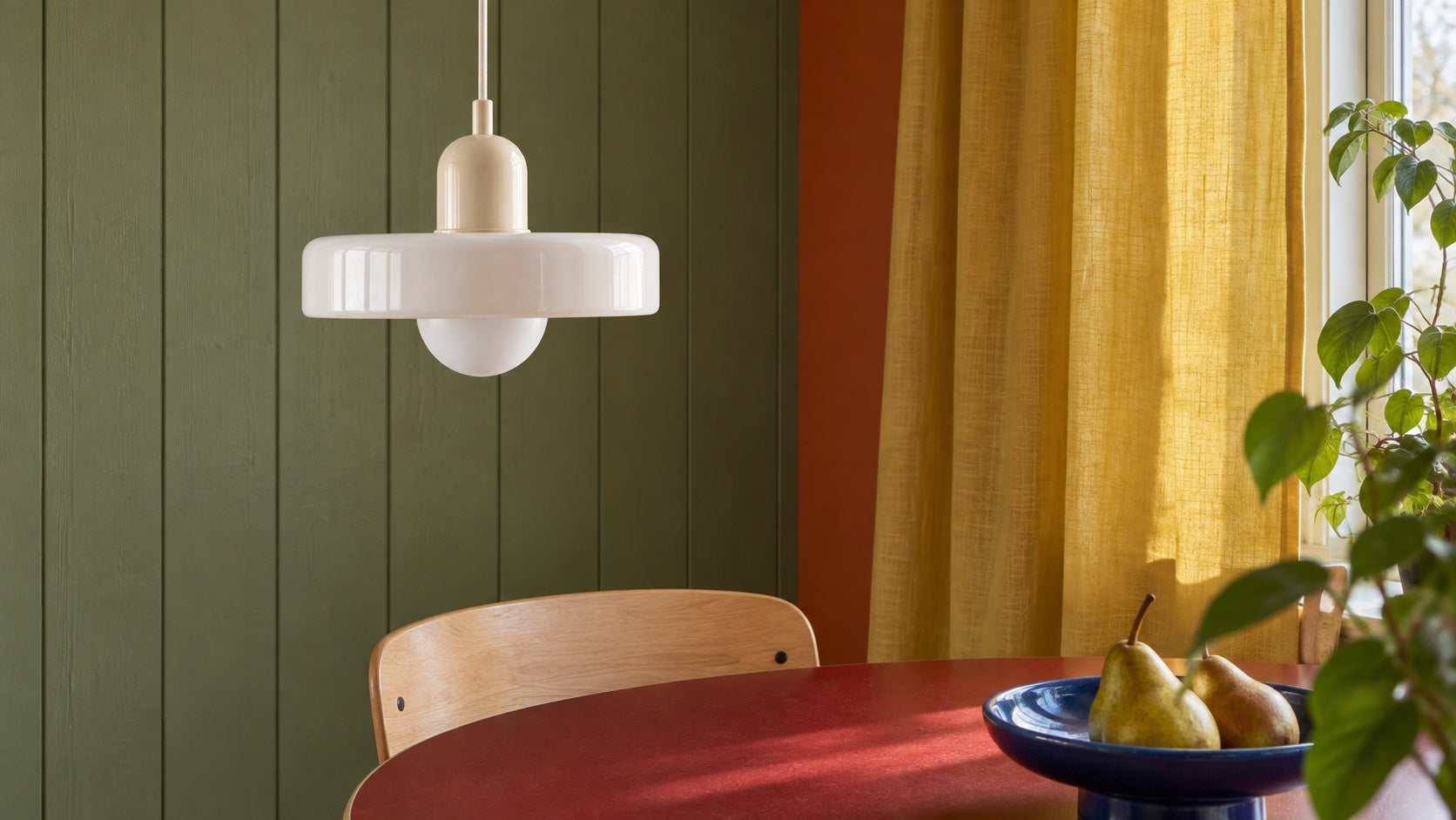 La suspension scandinave, de Henningsen à chez vous